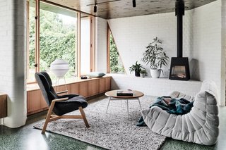 The addition now forms a comfortable and fully functional social heart for the home. 