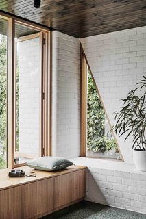 Through careful consideration, the architects have designed an open-plan layout that also featured options for privacy and seclusion.