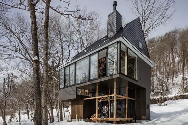 The first-floor cantilevers out and is perched like a platform, serving as a great viewpoint for observing the surrounding forest scenery.