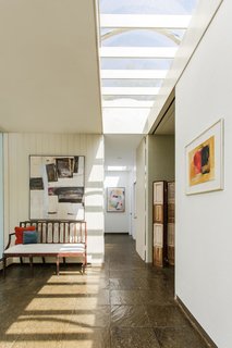 Sunlight streams in through skylights and glass walls, allowing the homeowners to feel connected to the setting.
