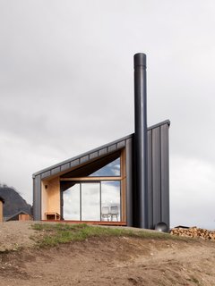For this property, the architect abstracted a simple gable form—a profile which is more common in the area—to create a contemporary asymmetrical facade. 