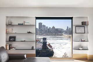 The minimalist design of the space was also informed by the location of Habitat 67 on the Saint-Laurence River—a windy and isolated spot during the long cold winter months. 