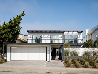 Fortunately, the existing structure had good bones, so Edmonds + Lee was able to maintain the dwelling's original footprint, and focus on opening up the interiors. 