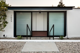 Here is a look at the elegant entrance. 