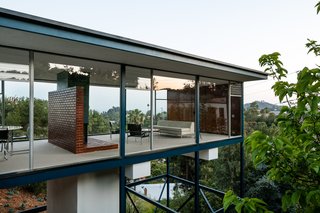 The vertical part of the "T" contains the living and dining rooms, which are divided by a fireplace. This area also provides the most dramatic vantage point for the sweeping views.