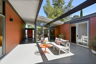 Upon entering the home, you will step into the spacious and light-filled central atrium. 