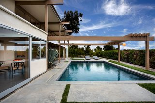 Clean lines and midcentury vibes surround the outdoor pool. 