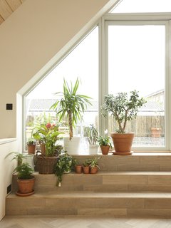 A large arched window within the rear facade opens out from the mezzanine to the new outdoor terrace, capturing sunlight throughout the day.