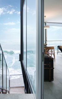 The slightly trapezoidal shape of the site provides a rare opportunity for views down the coast from the interior of the house.
