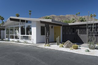 The house is, thanks to a new owner, in excellent, original condition.