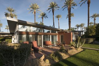 A more modest home, at Tamarisk Ranchos, this house was originally owned by Harry Tugend, a screenwriter who wrote many hit films for Bob Hope, Bing Crosby, and Shirley Temple, as well as having founded what is now known as the Writer’s Guild of America.