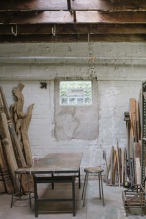 In contrast, the Big Space has untouched and uninsulated walls. It is heated with an existing gas garage ceiling heater that is able to temporarily heat up quickly and as needed. The big garage/workshop also serves as a climatic buffer space to the Little Space. 