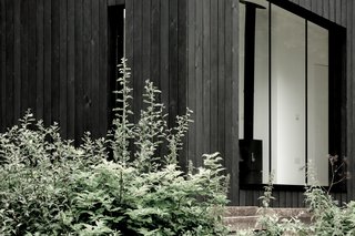 Even though each cabin boasts a large glazed facade, they can be oriented so to retain plenty of private. 