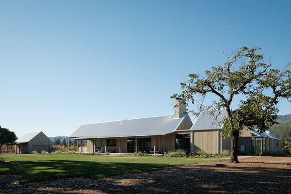 The gable-ended structures reference the agrarian history of the site. Each roof is supported by dark timber and steel trusses, inspired by the property’s existing hay barn.