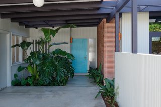 The post-and-beam construction was designed for indoor/outdoor living and has been perfectly preserved over the years, with only two owners. 