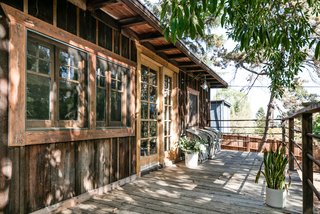 The cabin's charming front porch makes it hard to believe the property is located in the heart of Los Angeles.