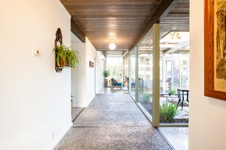 The central atrium was a signature feature of many Eichler models. 