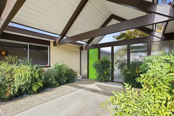 The entry to the double A-frame model showcases the home's post-and-beam construction.