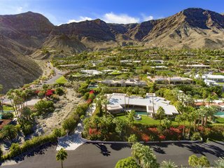 Set on 1.36 acres of greenery, the 6,700-square-foot, single-level midcentury modern residence offers expansive indoor/outdoor space.