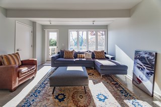 Most of the south-facing windows are floor-to-ceiling, maximizing sunlight during the winter. Windows on the northern side are smaller, minimizing the loss of heat on that side of the home. 