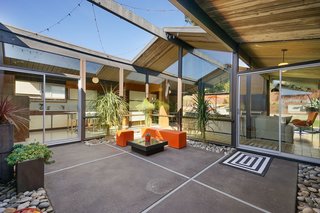 The entryway leads straight to the central atrium, which forms the home’s strong indoor/outdoor connection, and is ripe for hosting guests.