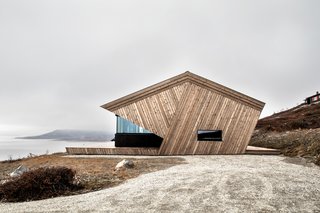 The commission was for a robust and efficient little cabin oriented towards the lake.&nbsp;