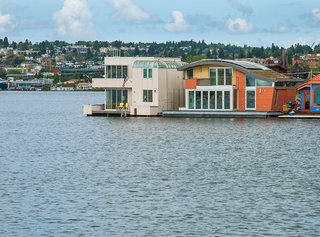 Sustainability reigns supreme throughout Houseboat H's design and construction, and the sheer number of features is staggering. The walls and the roof are designed with maximum insulation thicknesses and minimum air leakage. The exterior materials have been chosen for minimum maintenance and maximum durability. Unlike traditional houseboats, there is no wood cladding on the exterior to insure against corrosion and weathering.