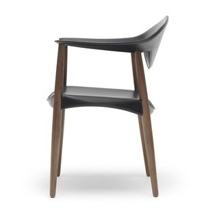 The chair's seat consists of a wooden frame with bone-shaped sides, providing the ideal transfer of weight from the seat to the legs.