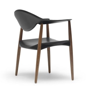"Upholstering the seat so it doesn't end up looking like a drum skin requires very special skills mastered by just two of the employees in our Aarup factory," explains Jesper Bruun.