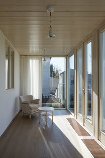 Top 5 Homes of the Week With Striking Glass Walls - Photo 4 of 5 -