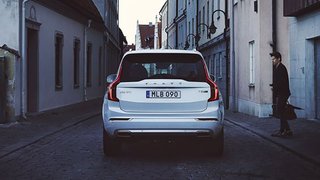 2016 CNET Roadshow Vehicle of the Year According to CNET, the all-new Volvo XC90 T8 sets a new standard of luxury with its Scandinavian crystal, fine Nappa leather and smooth, powerful plug-in hybrid powertrain.