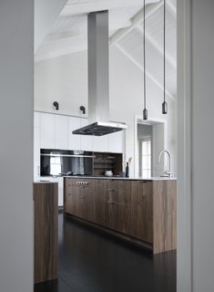 Henrybuilt works with clients to choose a material palette that resonates with the rest of the home.