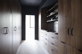Henrybuilt tailors the Wardrobe System to separate closet functions in a way that meets the needs of the client and the parameters of the architecture. Above, the niche features an Opencase system for added shelving and pegs.