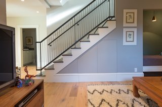 When connecting the basement level to the rest of the home, Wendi Sue chose a contemporary railing that would still cohere with the more traditional vernacular throughout. The custom steel stairwell features a matte black powder finish and pickets of tensioned military parachute cord. 