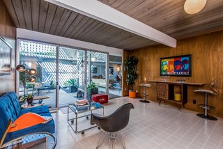 Like so many rooms, the multipurpose room has free access to the atrium, maintaining the indoor/outdoor lifestyle that Eichler championed.