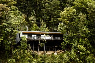 9 Stunning Examples of Homes Built on and Around Cliffs - Photo 7 of 9 -