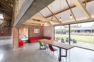 The dining room looks out at the front courtyard. Working with the original openings, Nossiter set the doors back from the external wall line.