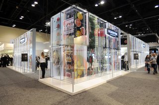 Signature Kitchen Suite featured its collection of premium ranges, cooktops, ovens, refrigerators, and dishwashers at KBIS 2017. Focusing on brand presentation and the guest experience, the team created two thoughtful environments that showcased how the sleek, modern appliances fit into differing lifestyles.