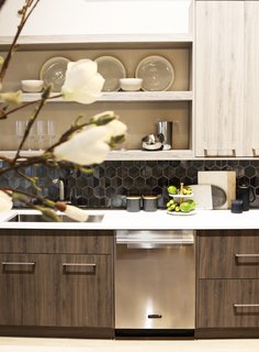 The Signature Kitchen Suite Dishwasher combines strength and delicacy through PowerSteam technology and a QuadWash Spray Arm, making it suitable for glassware and baking pans alike. Because it doesn't require a pre-rinsing cycle, it also cuts down on energy and water usage.