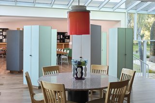 Kelley requested a loft-like space for the main living area, but this idea was also jettisoned by Sottsass. Instead, he installed several cabinets made of plastic laminate made to look like rice paper between the living room and the kitchen. Passing from one area to another, guests move through them as though weaving through a forest. Sottsass told The New York Times, "I dream of designing a space filled with boxes."