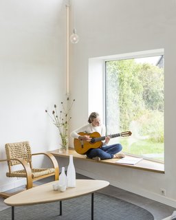 A bench by a window on the southern facade provides a sunny perch for reading, sipping coffee, or playing guitar. 