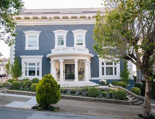 Jarrod Baumann of Zeterre Landscape Architecture sculpted the front garden of 2698 Pacific Avenue. 