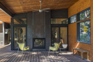 A Lean Cabin in Washington Dismantles the Indoor/Outdoor Divide - Photo 3 of 9 -