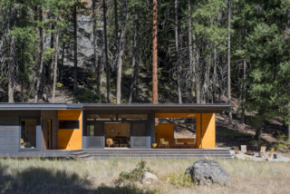 A Lean Cabin in Washington Dismantles the Indoor/Outdoor Divide - Photo 2 of 9 -