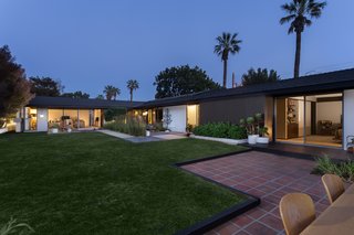Offered at $899K, a Restored Midcentury Abode Shines in Southern California - Photo 13 of 13 -