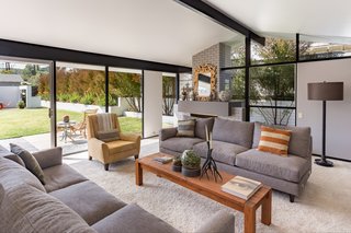 Offered at $899K, a Restored Midcentury Abode Shines in Southern California - Photo 4 of 13 -