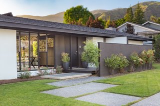 Offered at $899K, a Restored Midcentury Abode Shines in Southern California - Photo 10 of 13 -