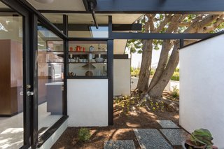 Offered at $899K, a Restored Midcentury Abode Shines in Southern California - Photo 6 of 13 -