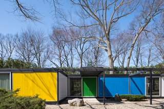 Built with a steel frame, the Frost House features panels of styrofoam between aluminum sheets for the exterior walls and styrofoam between plywood for the roof and floors. Bold, primary colors accentuate its geometric form.