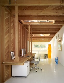 Tobey Maguire Snatches Up Googleplex Architect Clive Wilkinson’s Los Angeles Home For $3.4M - Photo 8 of 9 -